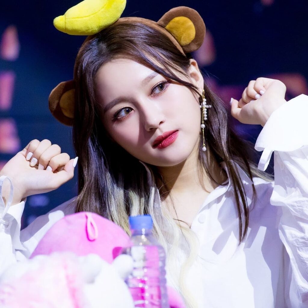 Siyeon Dreamcatcher Height, Weight, Age (South Korean Celebrities