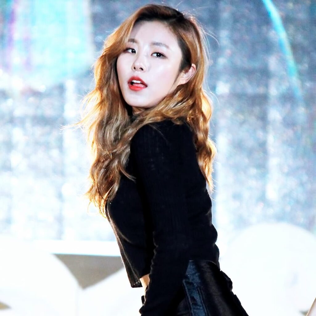 Wheein Mamamoo Height, Weight, Age (South Korean Celebrities